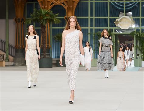 Impressions of the Cruise 2019/20 Show – CHANEL Shows